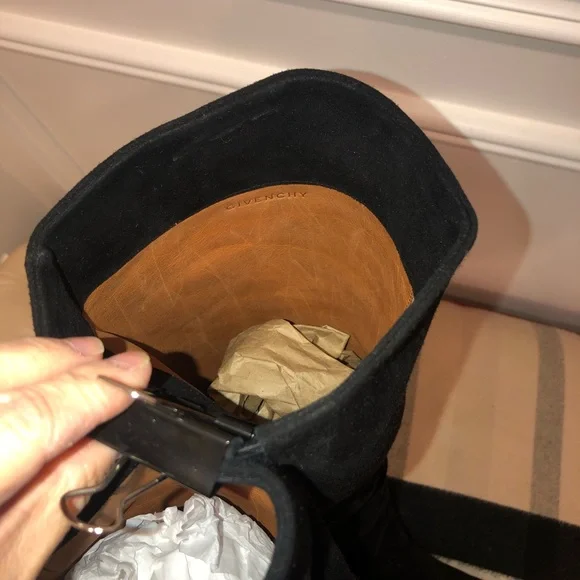 Givenchy suede boots in a size 39.5. I previously sold my sisters size 39 - Picture 3 of 9